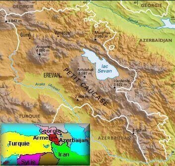 Karte Armeniens zu Beginn der 2000er Jahre und seine Lage in der Welt