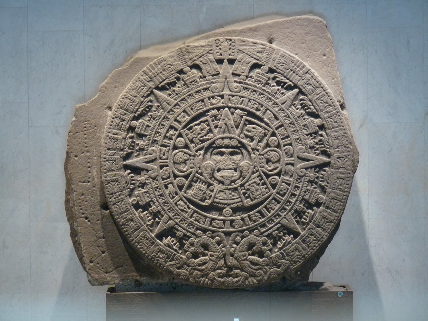 Monolith des Sonnensteins, auch „Aztekenkalender“ genannt (Nationalmuseum für Anthropologie und Geschichte, Mexiko-Stadt)