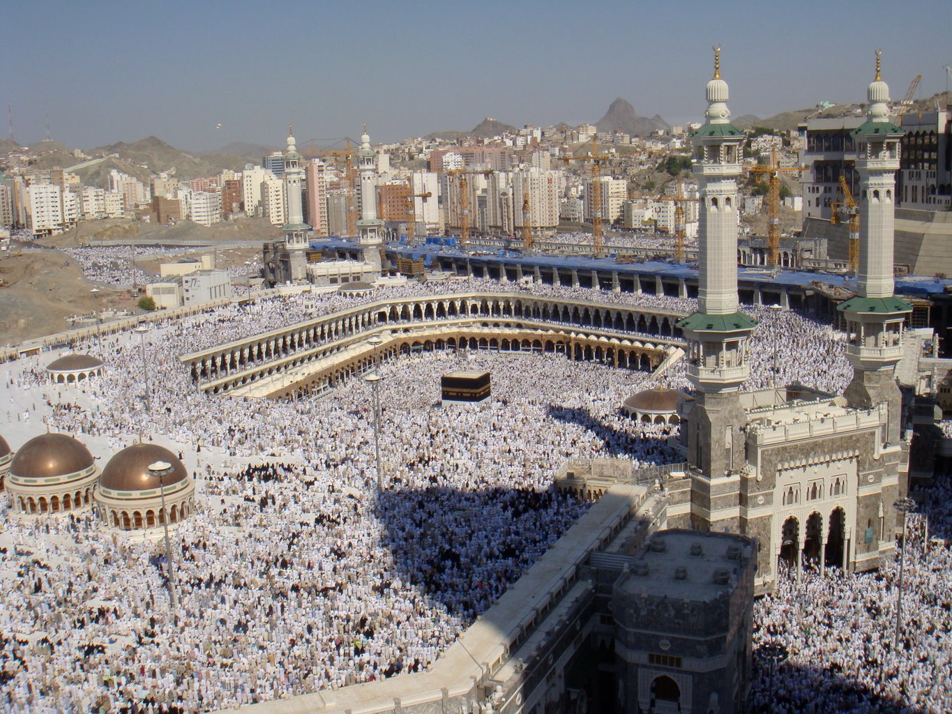Luftaufnahme der al-Haram-Moschee, in deren Mitte die Kaaba steht