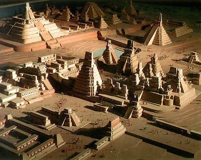 Modell eines zeremoniellen Maya-Zentrums von Tikal auf dem Höhepunkt seiner Entwicklung (8. Jahrhundert).