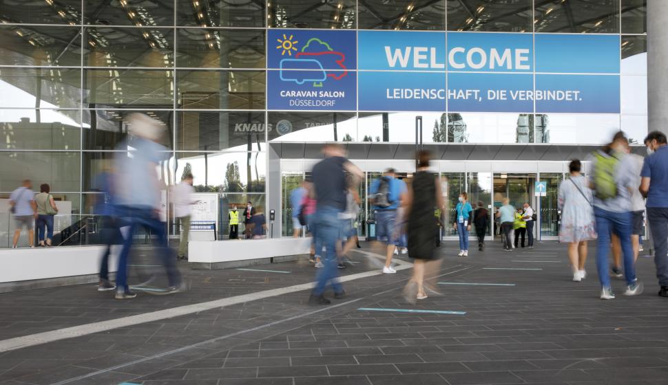 Eingangsbereich des Caravan Salon 2021 in Düsseldorf